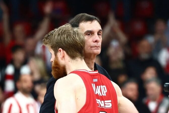 olympiakos walkup basket