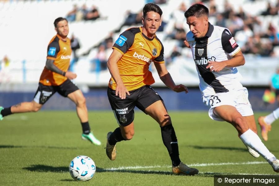Η Super League πρέπει να βρει χρήματα, ώστε να βάλει κανόνα οι ομάδες να παίζουν το ποδόσφαιρο όπως το έκαναν οι δύο στην Καλαμάτα